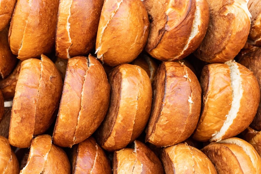 Panes de papa recién horneados